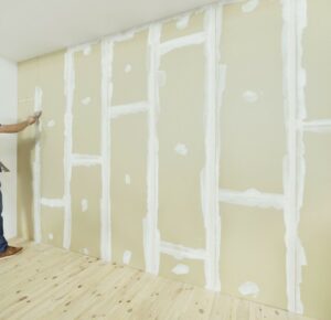 Fehler vermeiden: Bohrmaschine auf Brusthöhe halten