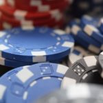 Wohnung im Casino-Style: Pokertisch, Pokerchips und Co als Deko nutzen